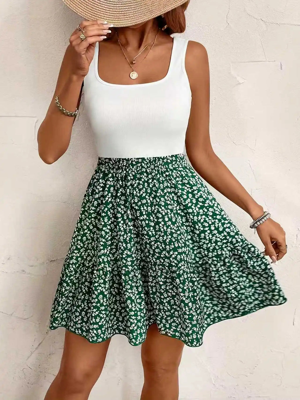 Robe courte imprimée col carré