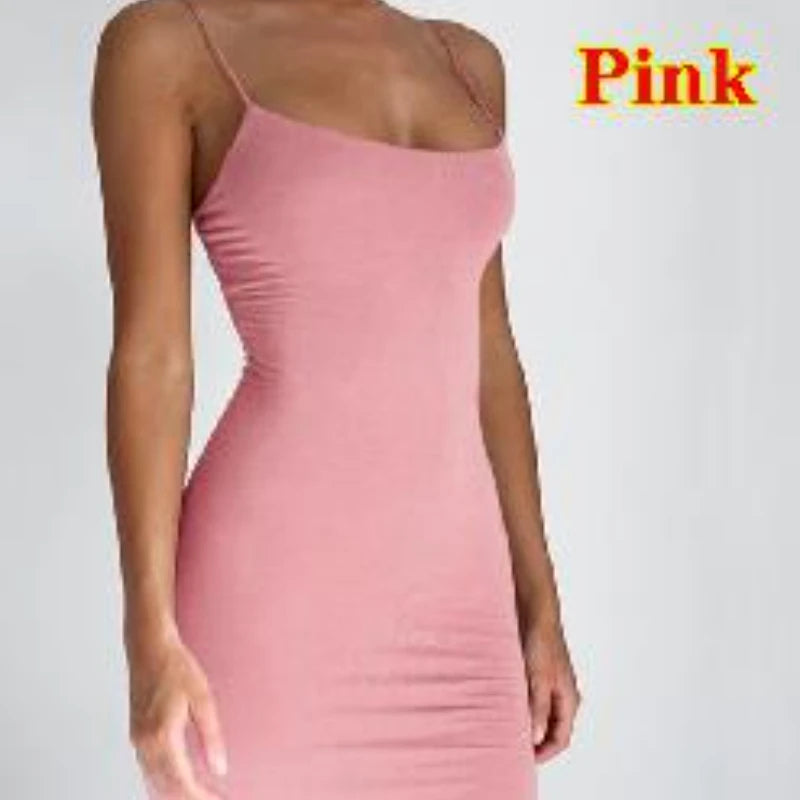 Robe courte à fines bretelles