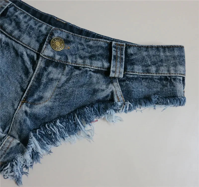 Mini-short denim effiloché