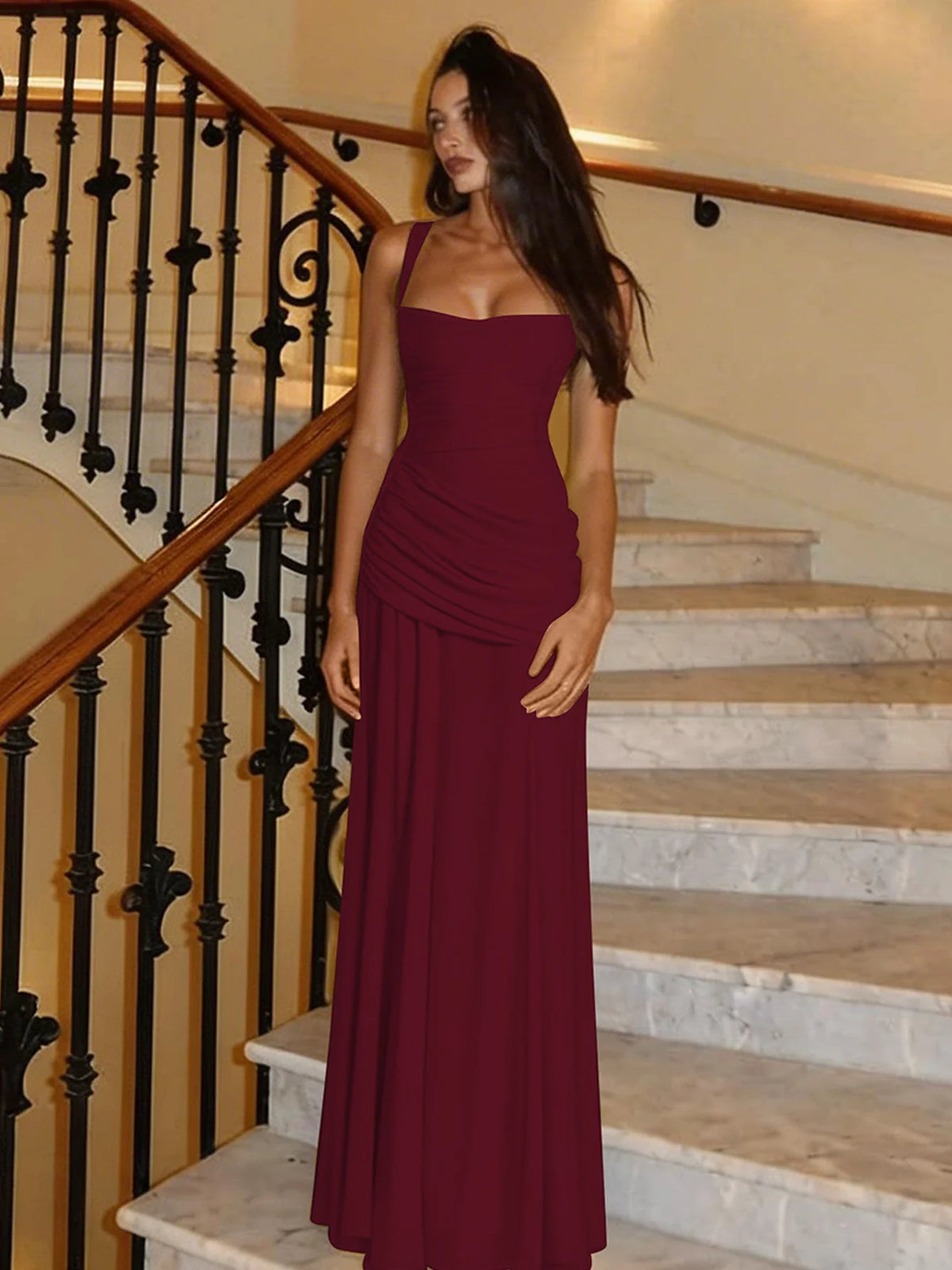 Robe longue froncée à col carré