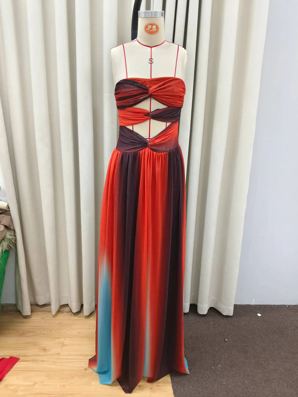 Robe longue dégradée épaules nues