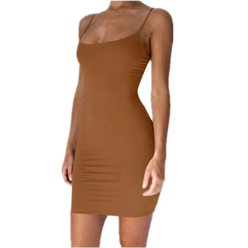 Robe courte à fines bretelles