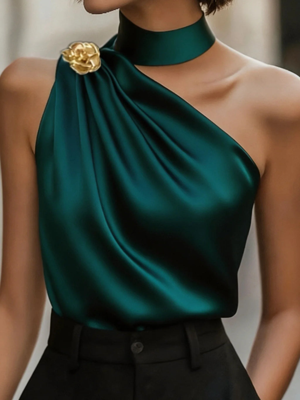 Top satiné asymétrique