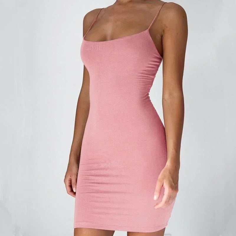Robe courte à fines bretelles