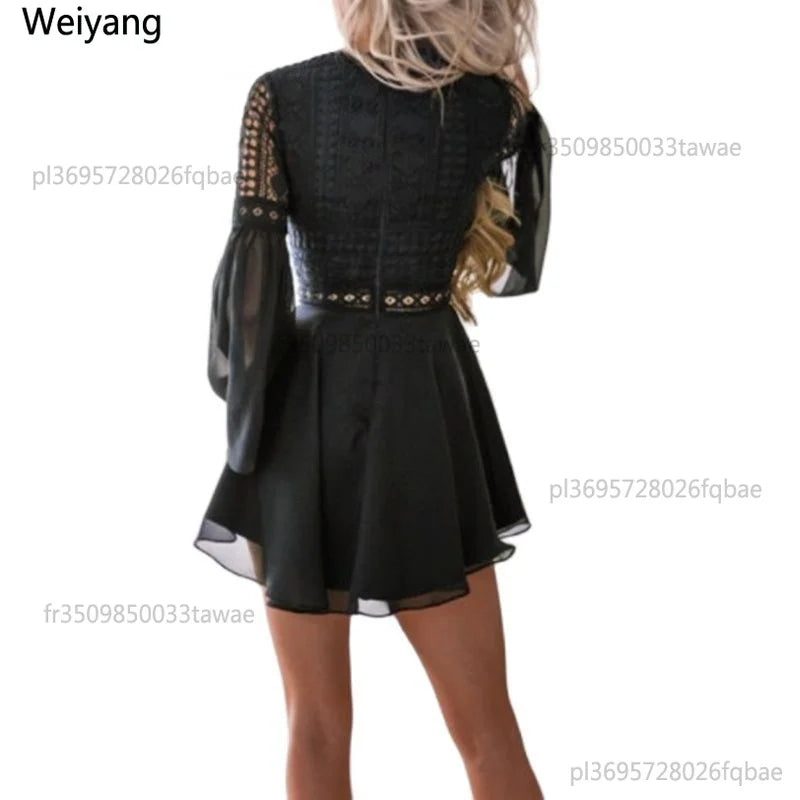 Robe courte à volants manches longues