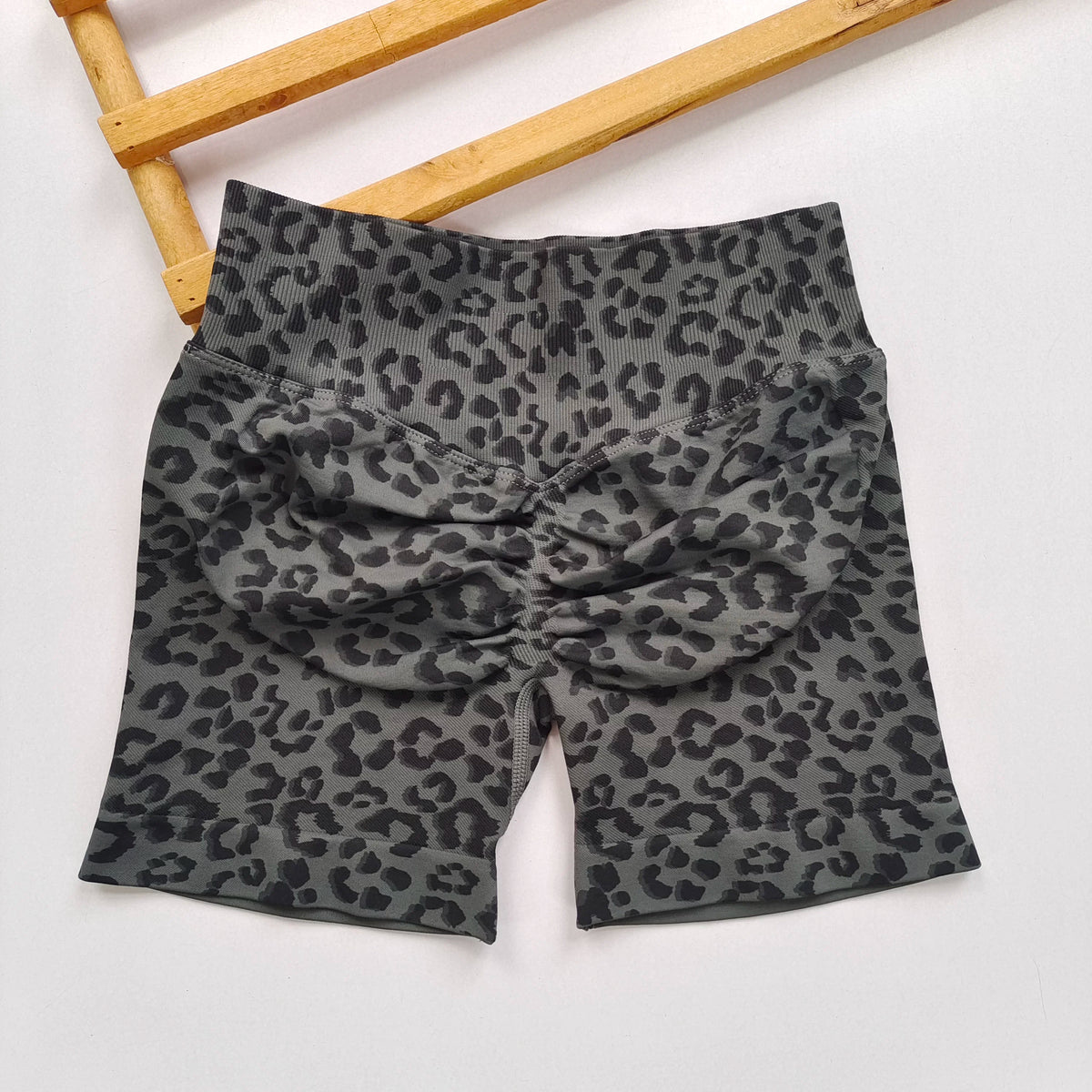 Short cycliste léopard
