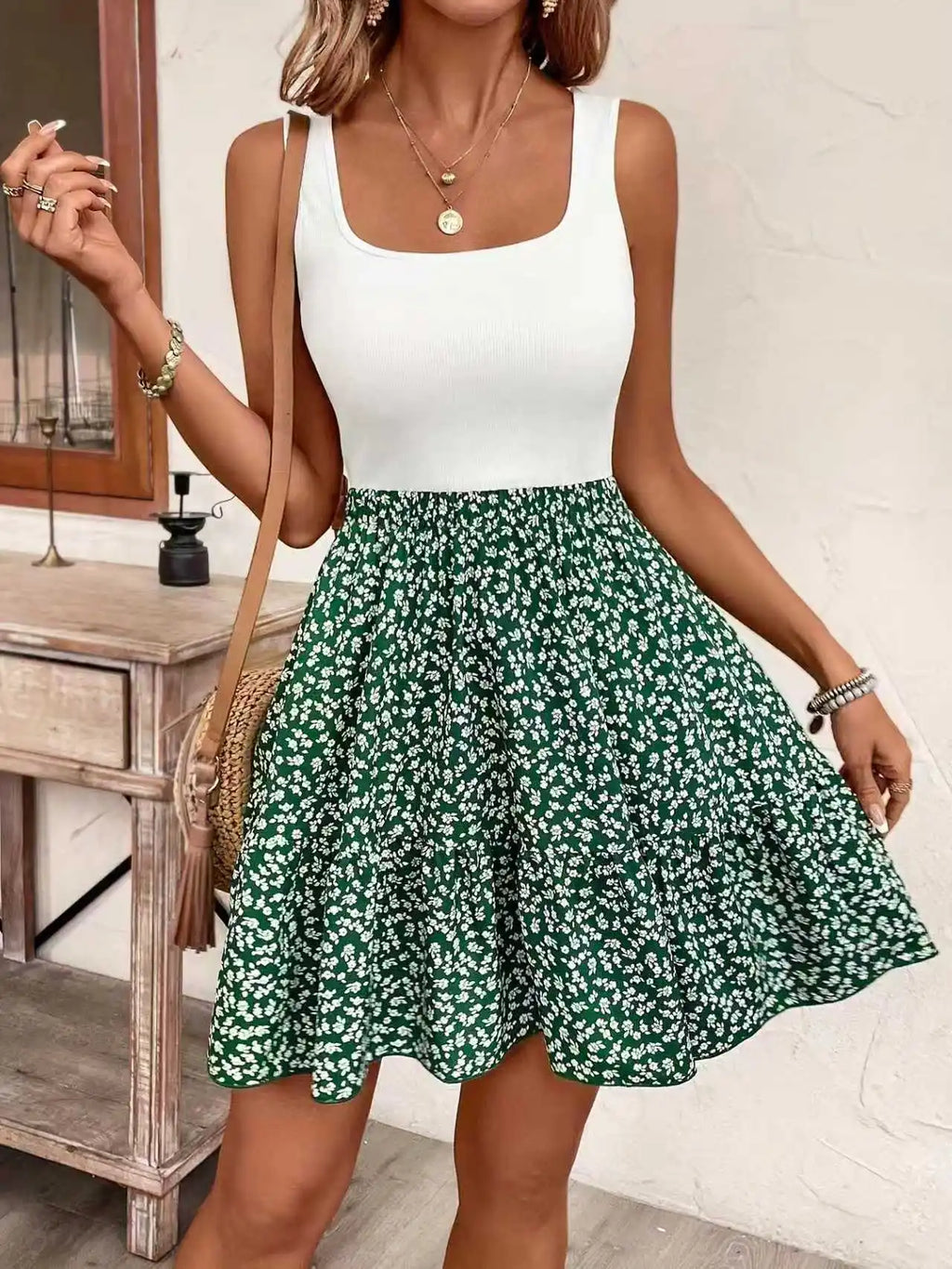 Robe courte imprimée col carré